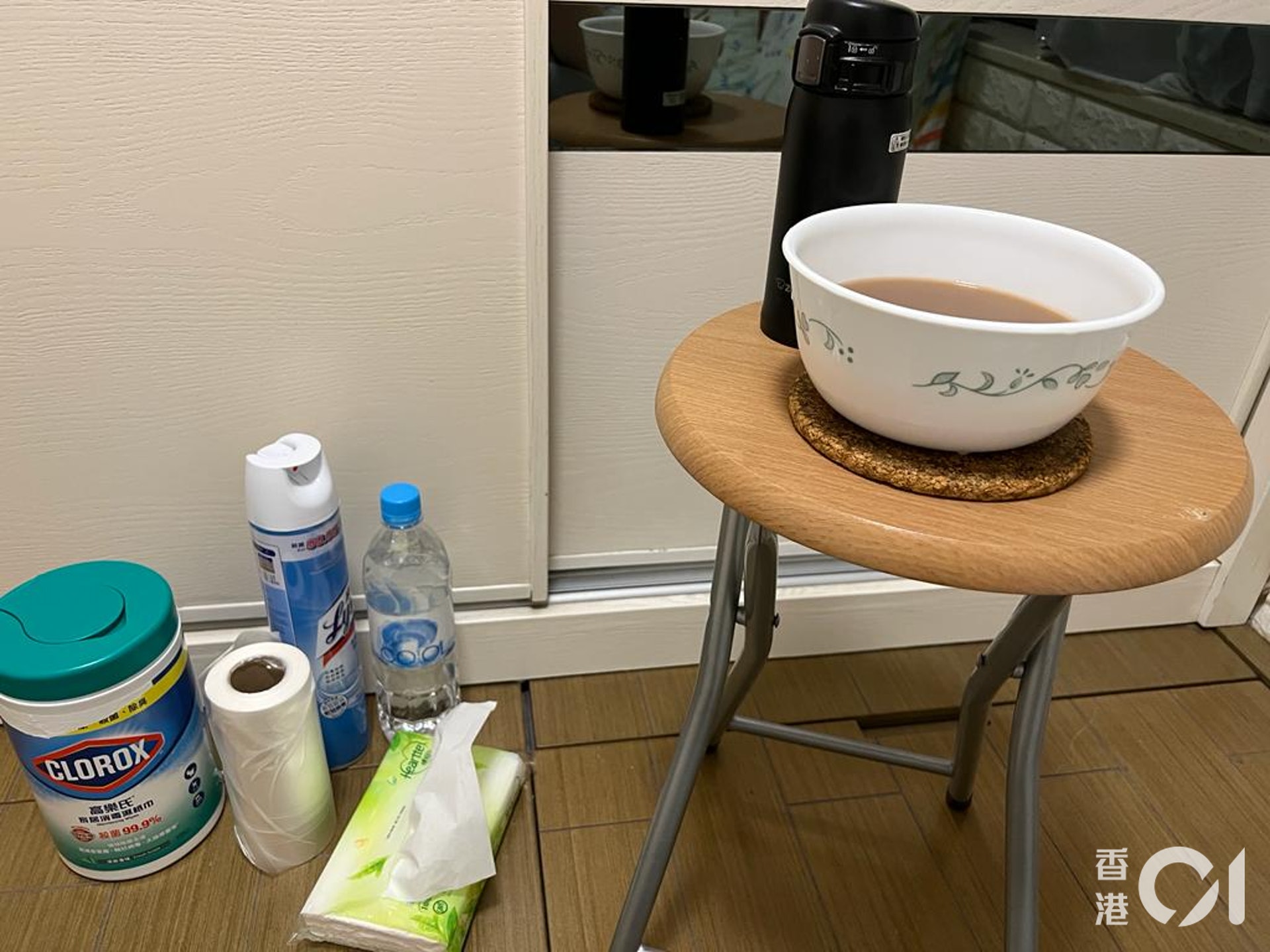 病發時,李小姐每日就在這張圓櫈上進餐。(受訪者提供照片) 病發時,李小姐每日就在這張圓櫈上進餐。(受訪者提供照片)