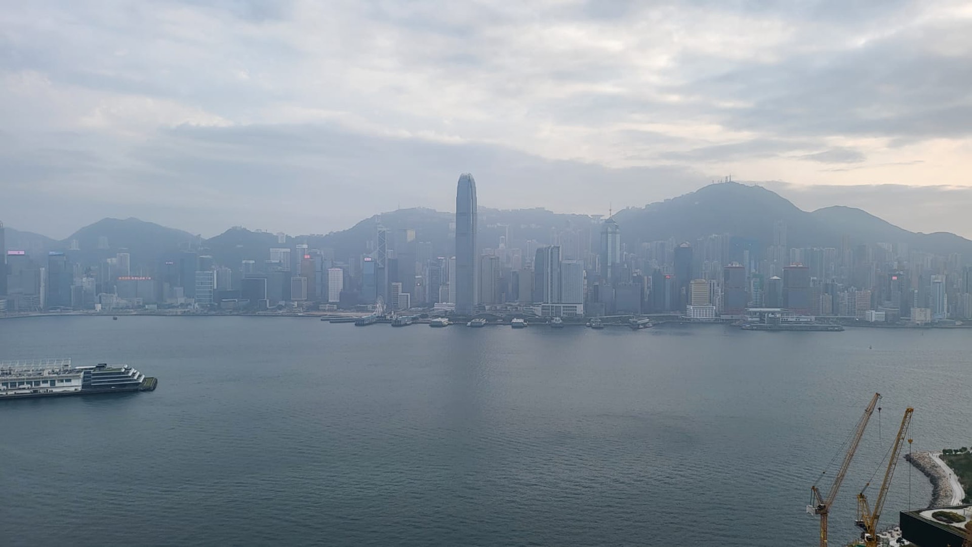 單位可望180度維港全海景。(代理相片) 單位可望180度維港全海景。(代理相片)