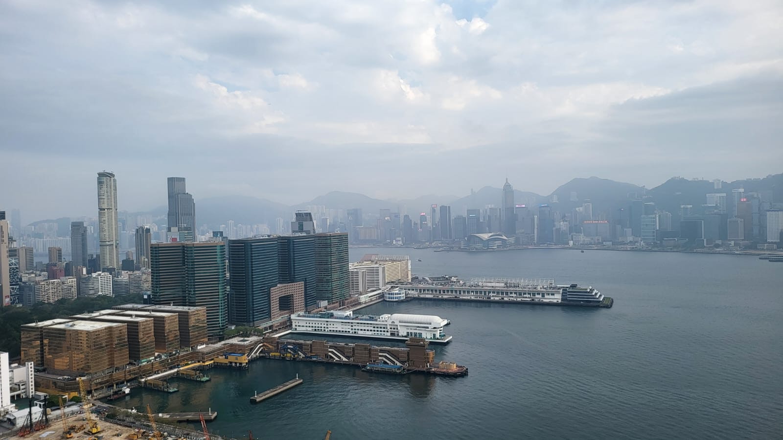 君臨天下全海景三房3900萬沽 低銀行估價最多19% 君臨天下全海景三房3900萬沽 低銀行估價最多19%