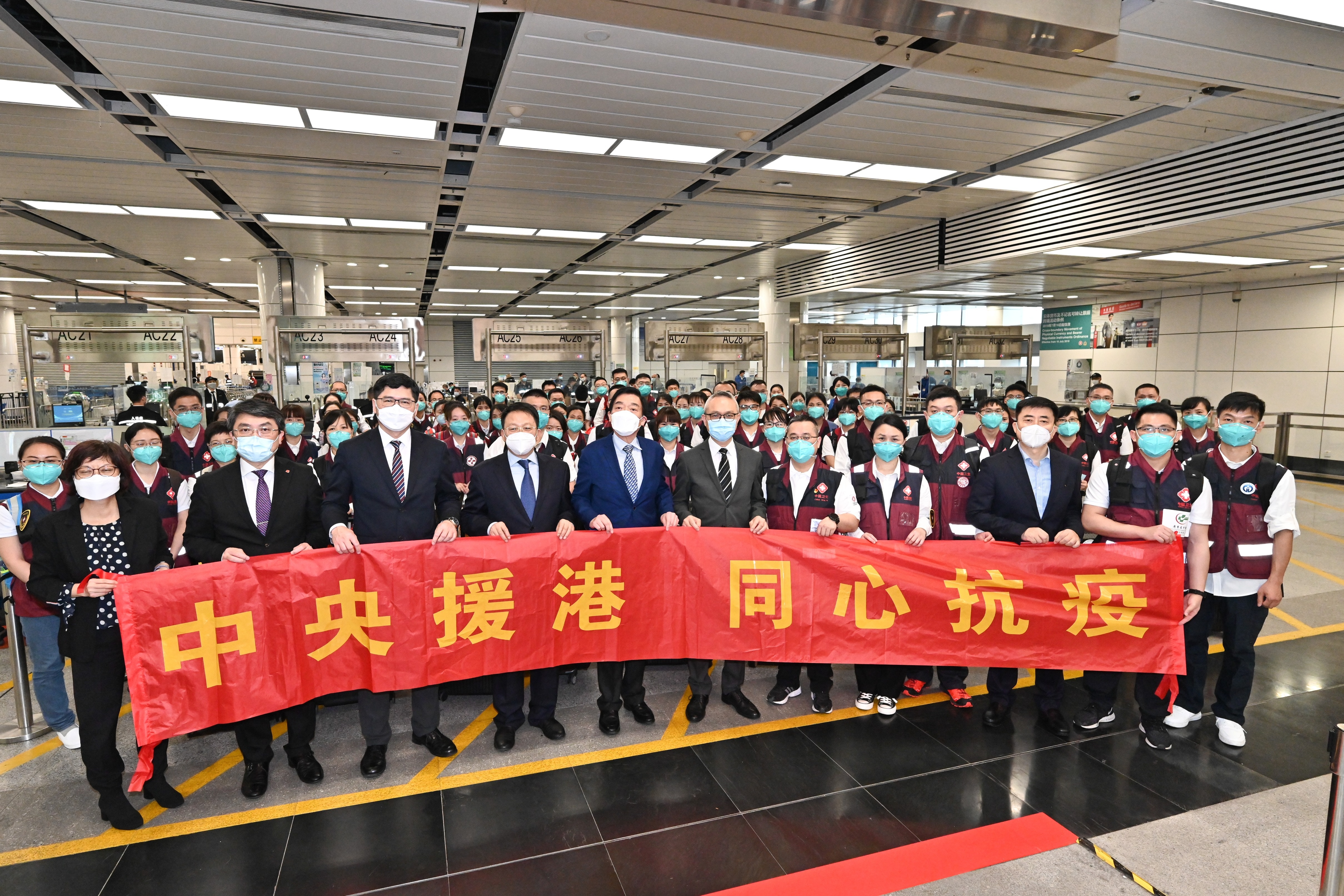 內地75醫護團隊抵港　領隊餘濤：屬精兵強將　參與多地防控工作
