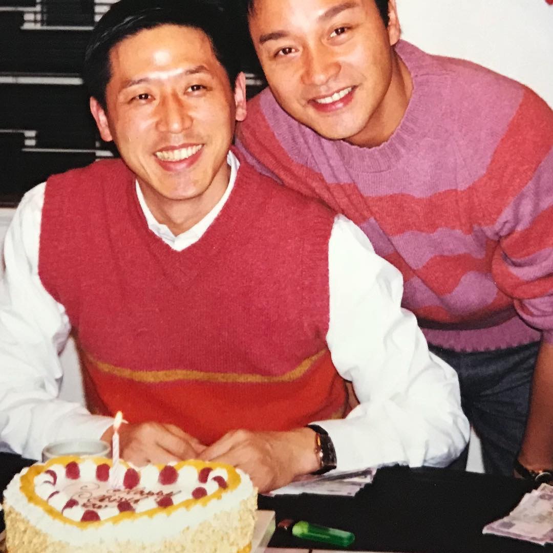 張國榮逝世19周年|哥哥張國榮曾在一次電台訪問中談及跟唐鶴德(唐唐)一見鐘情的瞬間:「他的側面美極了,不曉得另一面是否一樣美?」(IG@dhttong) 張國榮逝世19周年|哥哥張國榮曾在一次電台訪問中談及跟唐鶴德(唐唐)一見鐘情的瞬間:「他的側面美極了,不曉得另一面是否一樣美?」(IG@dhttong)