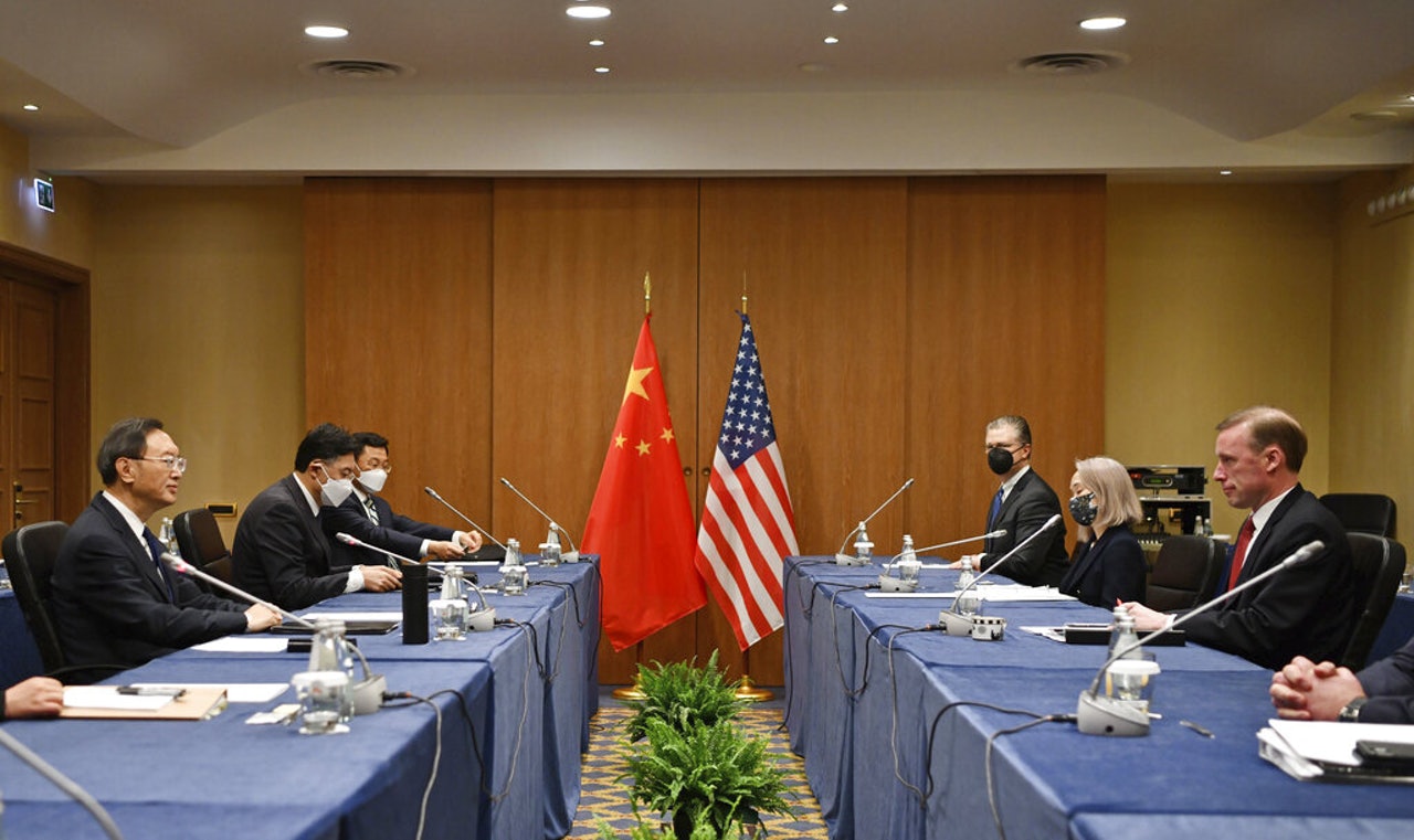 中美關係:圖為美國家安全顧問沙利文3月14日與中國中共中央政治局委員、中央外事工作委員會辦公室主任楊潔篪在意大利羅馬會晤。(AP) 中美關係:圖為美國家安全顧問沙利文3月14日與中國中共中央政治局委員、中央外事工作委員會辦公室主任楊潔篪在意大利羅馬會晤。(AP)