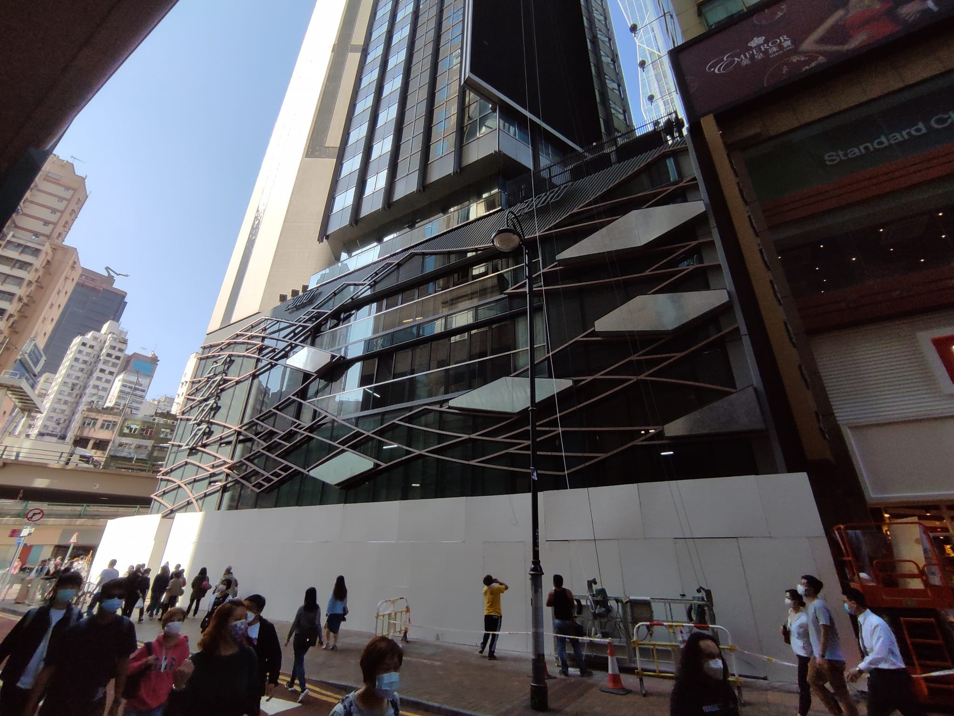 Prada在2020年6月份租約期滿後撤出,巨舖轉陣拆細出租。(蔡偉南攝) Prada在2020年6月份租約期滿後撤出,巨舖轉陣拆細出租。(蔡偉南攝)