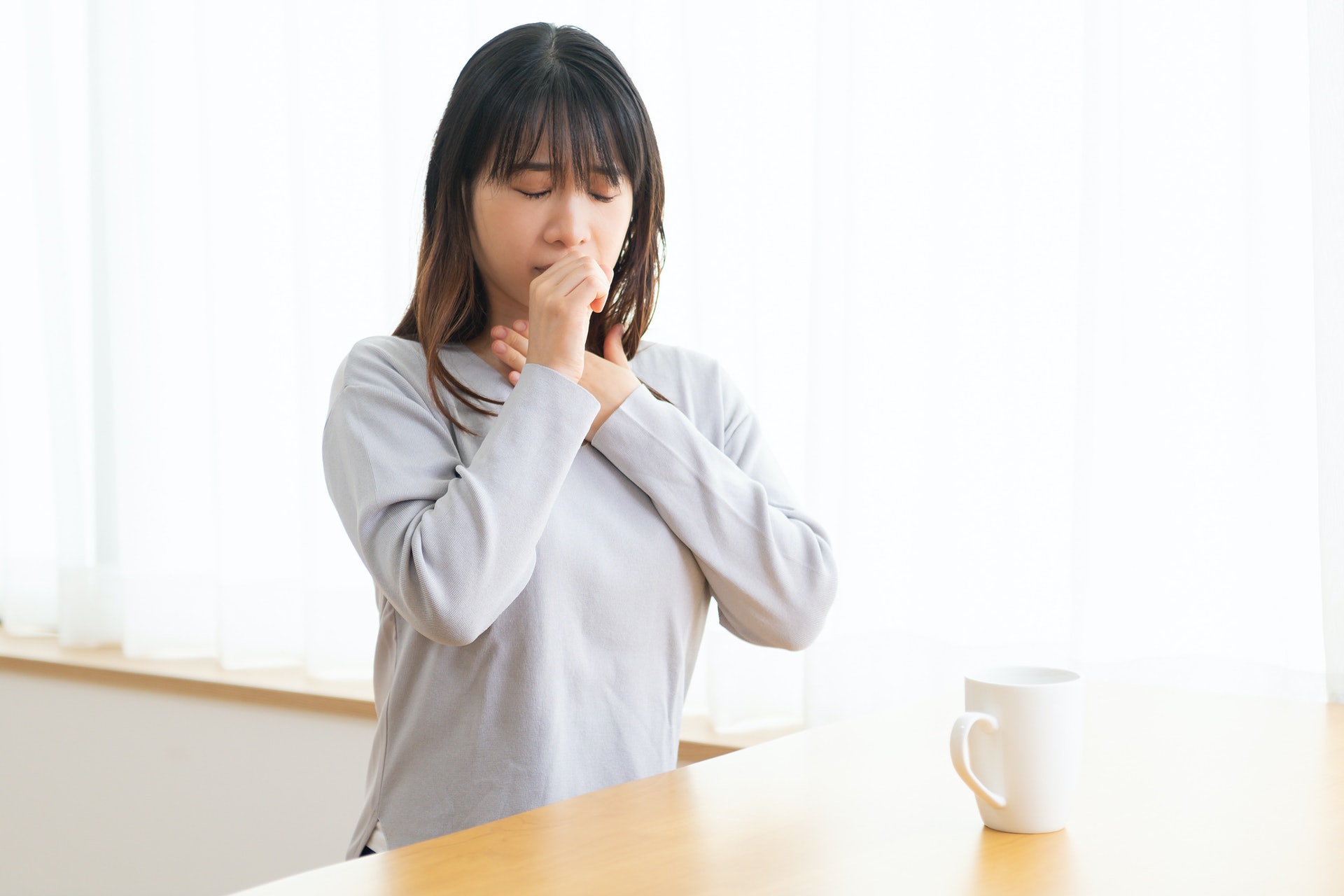 不少新冠患者均有喉嚨劇痛的症狀。(Shutterstock) 不少新冠患者均有喉嚨劇痛的症狀。(Shutterstock)