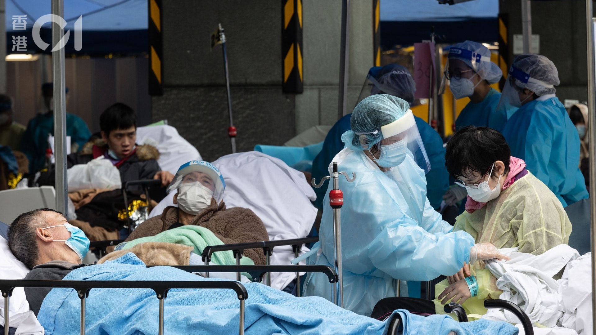 疫情至今累計逾五千宗死亡個案,當中大部分是長者或長期病患者,令Winson非常擔心確診祖母。(資料圖片) 疫情至今累計逾五千宗死亡個案,當中大部分是長者或長期病患者,令Winson非常擔心確診祖母。(資料圖片)