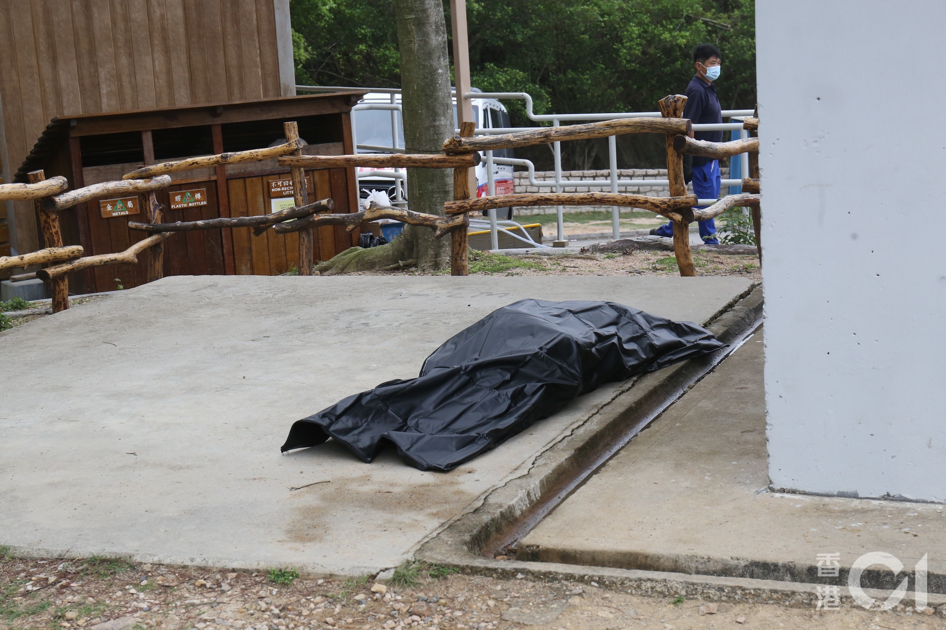 珍惜生命 27歲財困女西貢東壩跳崖救援人員通宵搜索尋獲遺體 珍惜生命 27歲財困女西貢東壩跳崖救援人員通宵搜索尋獲遺體