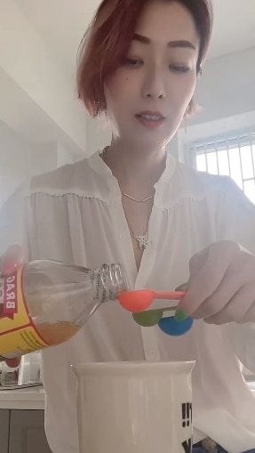 蘋果醋好處｜鄭秀文靠蘋果醋治療胃酸倒流（sammi_chengsauman@IG）