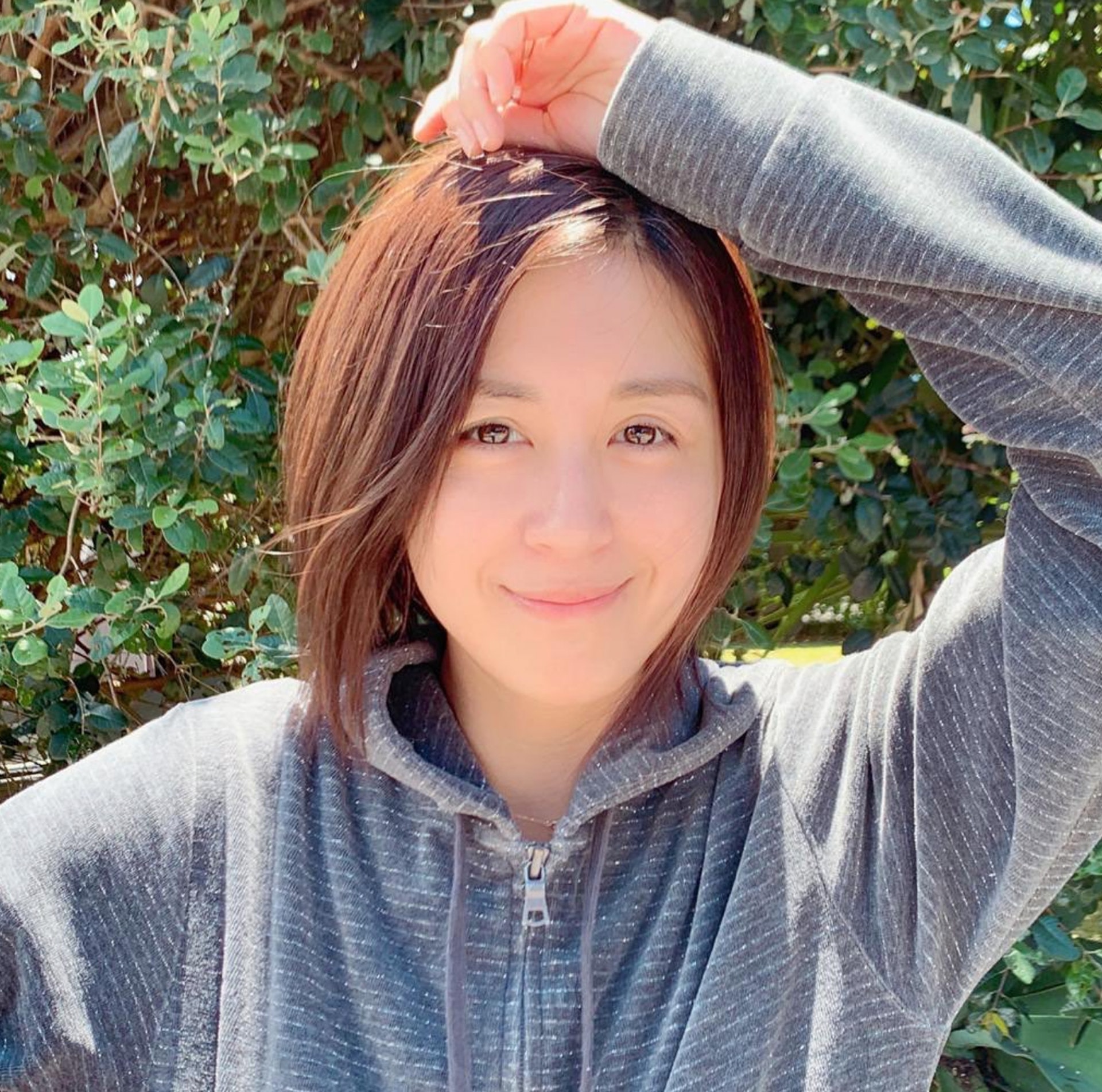 疫情關係會令許多女生在日常護理上掉以輕心,導致額頭膚色與嘴部膚色對比增大。 疫情關係會令許多女生在日常護理上掉以輕心,導致額頭膚色與嘴部膚色對比增大。