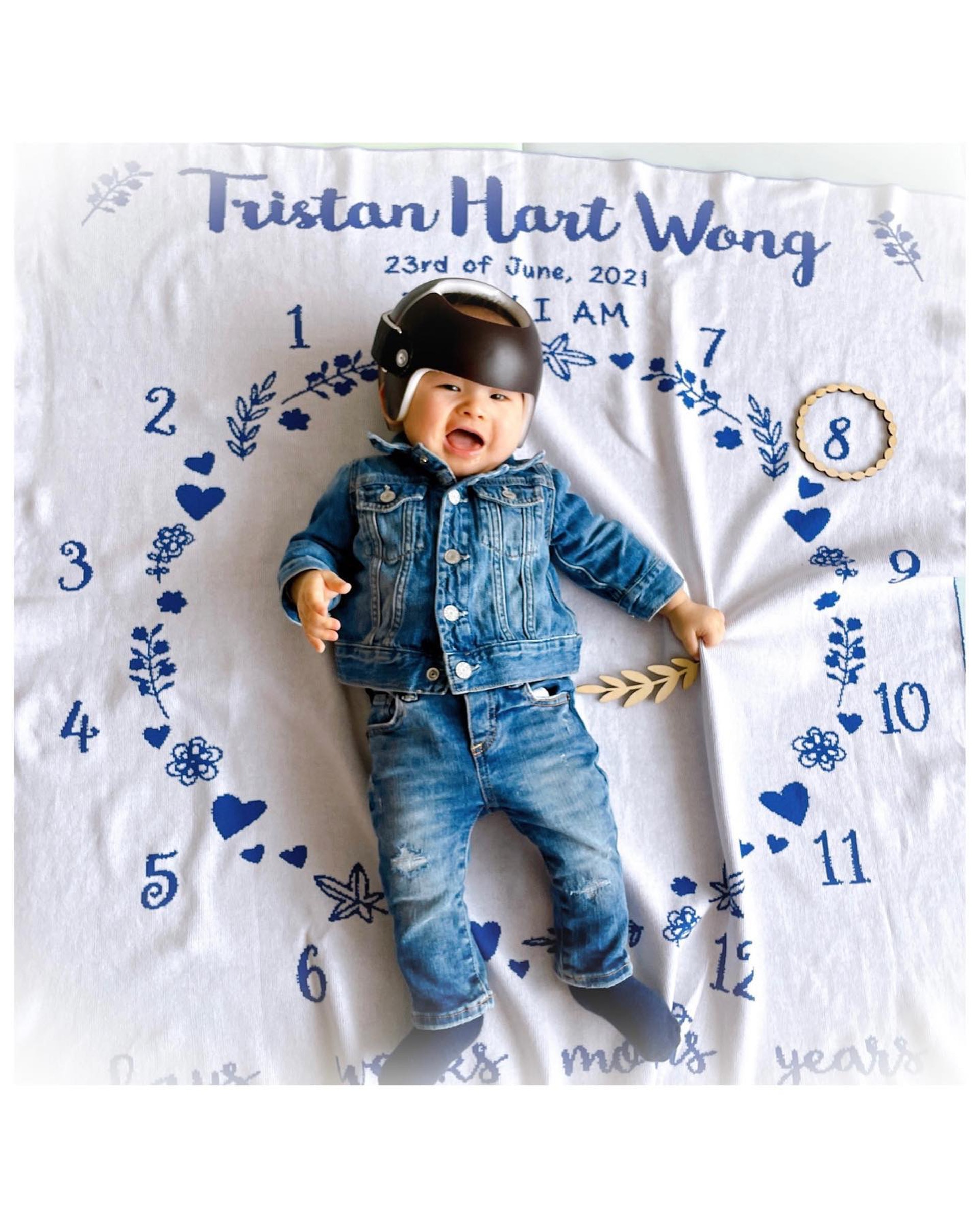 有網民發現在楊洛婷囝囝Tristan頭上帶着一個頭盔。(楊洛婷ig) 有網民發現在楊洛婷囝囝Tristan頭上帶着一個頭盔。(楊洛婷ig)