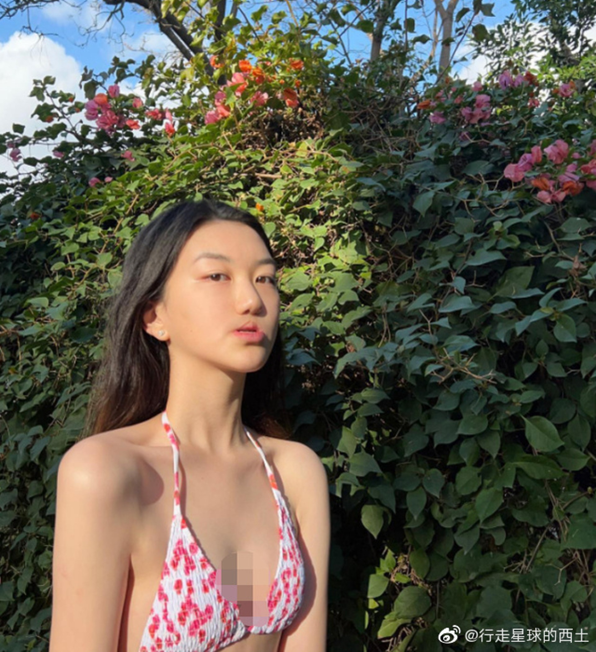 李嫣感覺很自信 (微博照片) 李嫣感覺很自信 (微博照片)