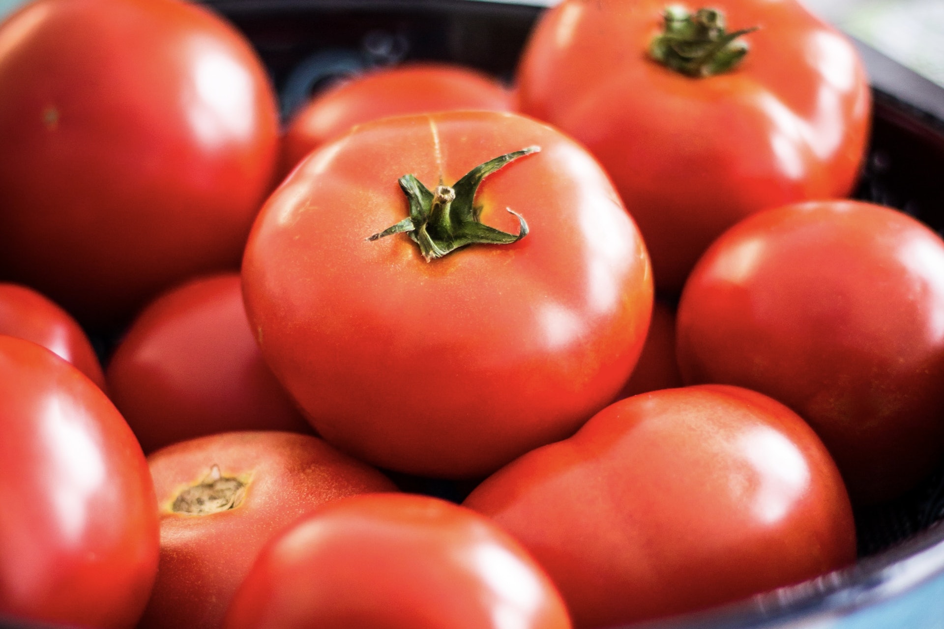 番茄含提供維他命C，可促進膠原蛋白長成，令皮膚光滑及有彈性。（Unsplash）