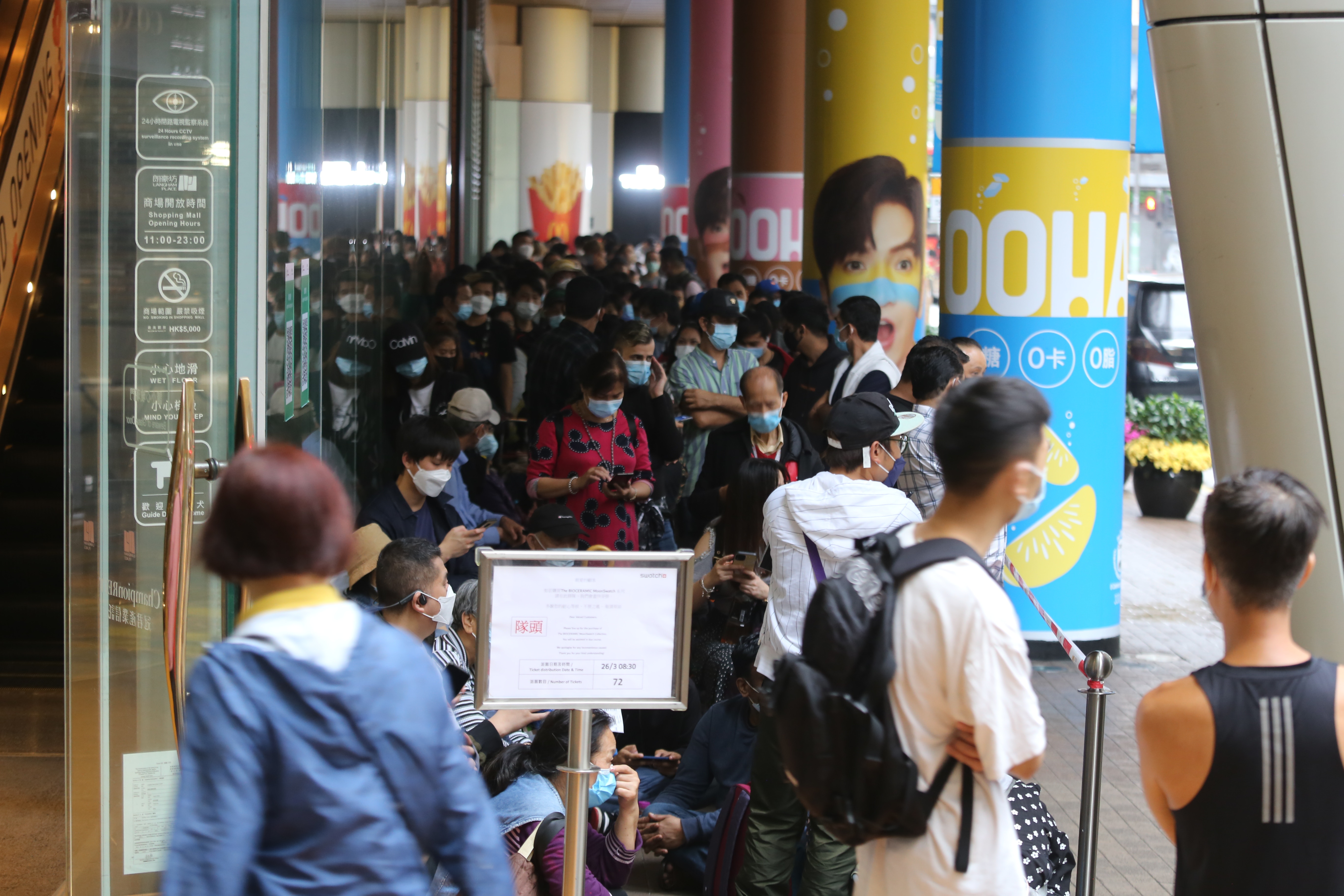 OMEGAxSwatch Mong Kok 300 People Queued In The Rain To Buy South Asia 