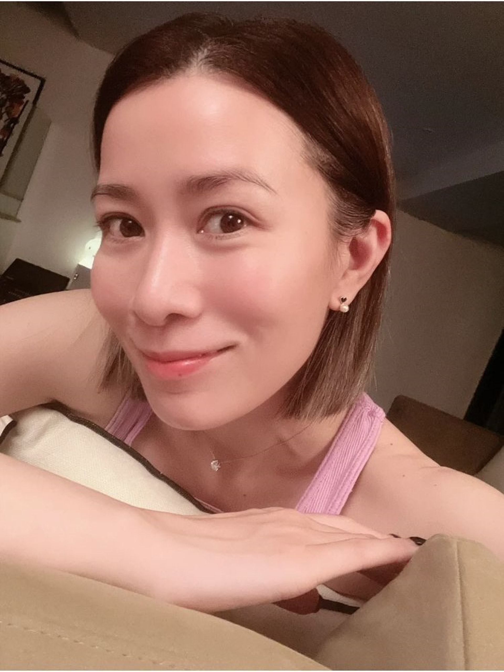 佘詩曼的皮膚白皙均衡有光澤。(佘詩曼小紅書圖片) 佘詩曼的皮膚白皙均衡有光澤。(佘詩曼小紅書圖片)