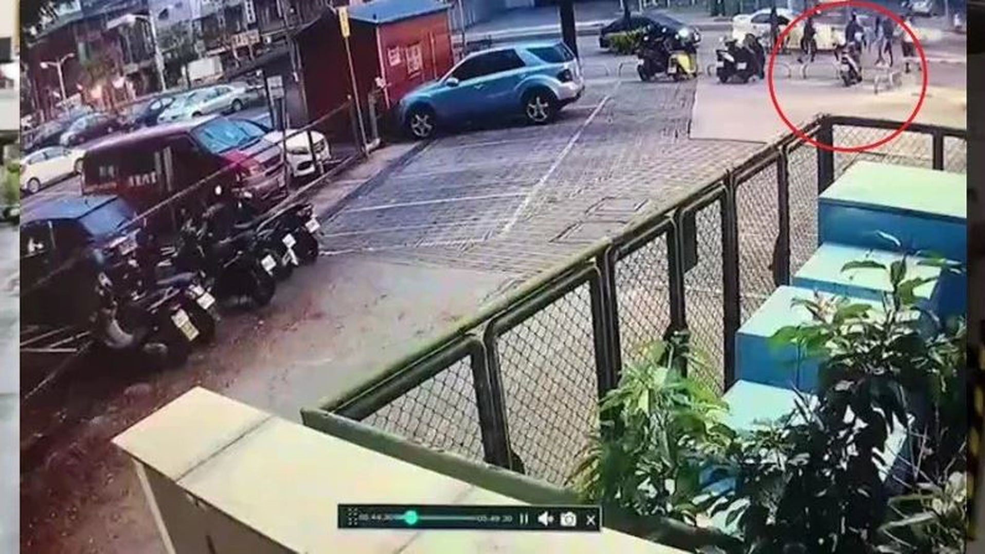 台男揮刀狠砍前女友新歡 醋意大發只因不滿兩人動作太恩愛 台男揮刀狠砍前女友新歡 醋意大發只因不滿兩人動作太恩愛