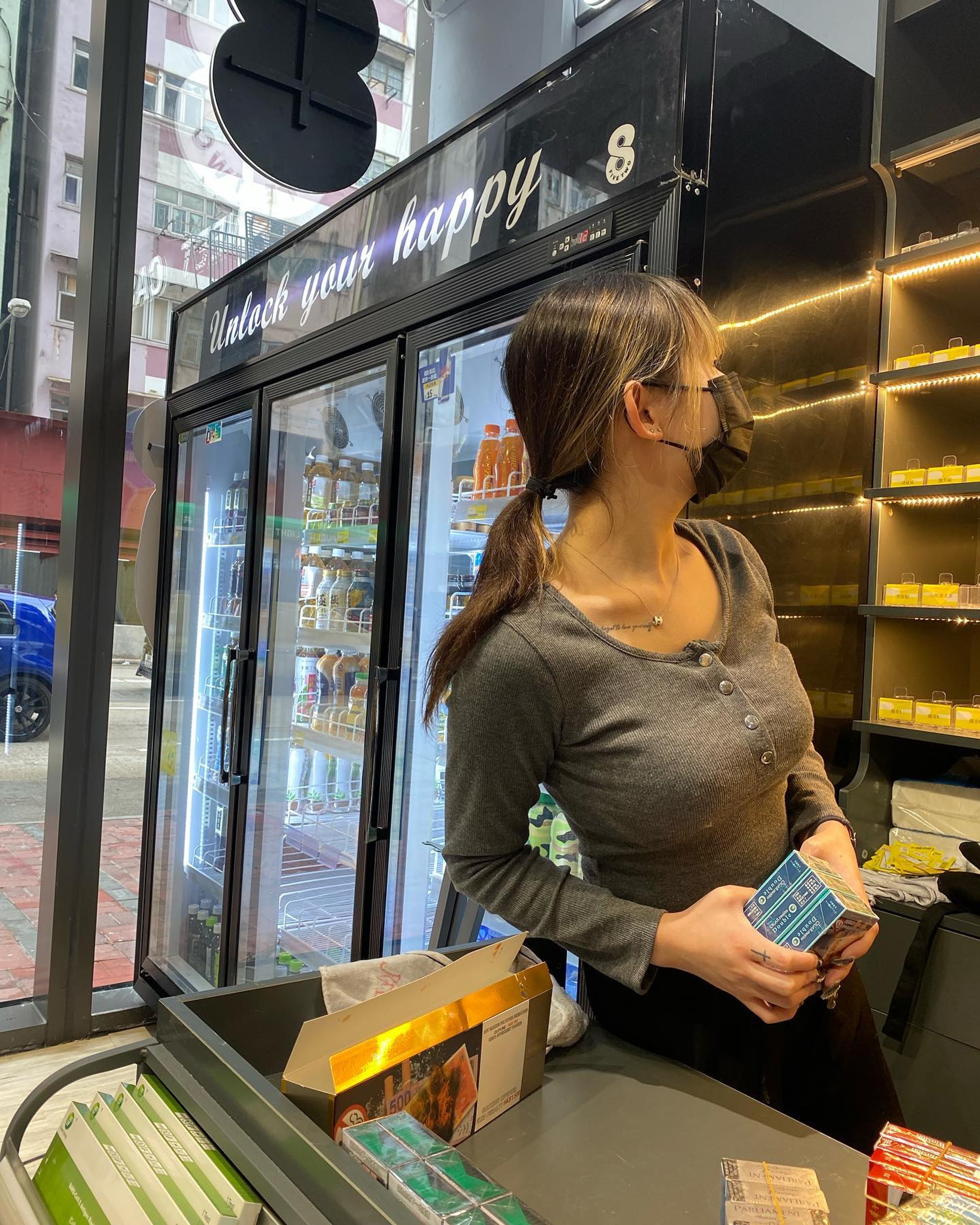 Bob林盛斌新請美少女店員身材驚人。(IG@bob_lamshingbun) Bob林盛斌新請美少女店員身材驚人。(IG@bob_lamshingbun)