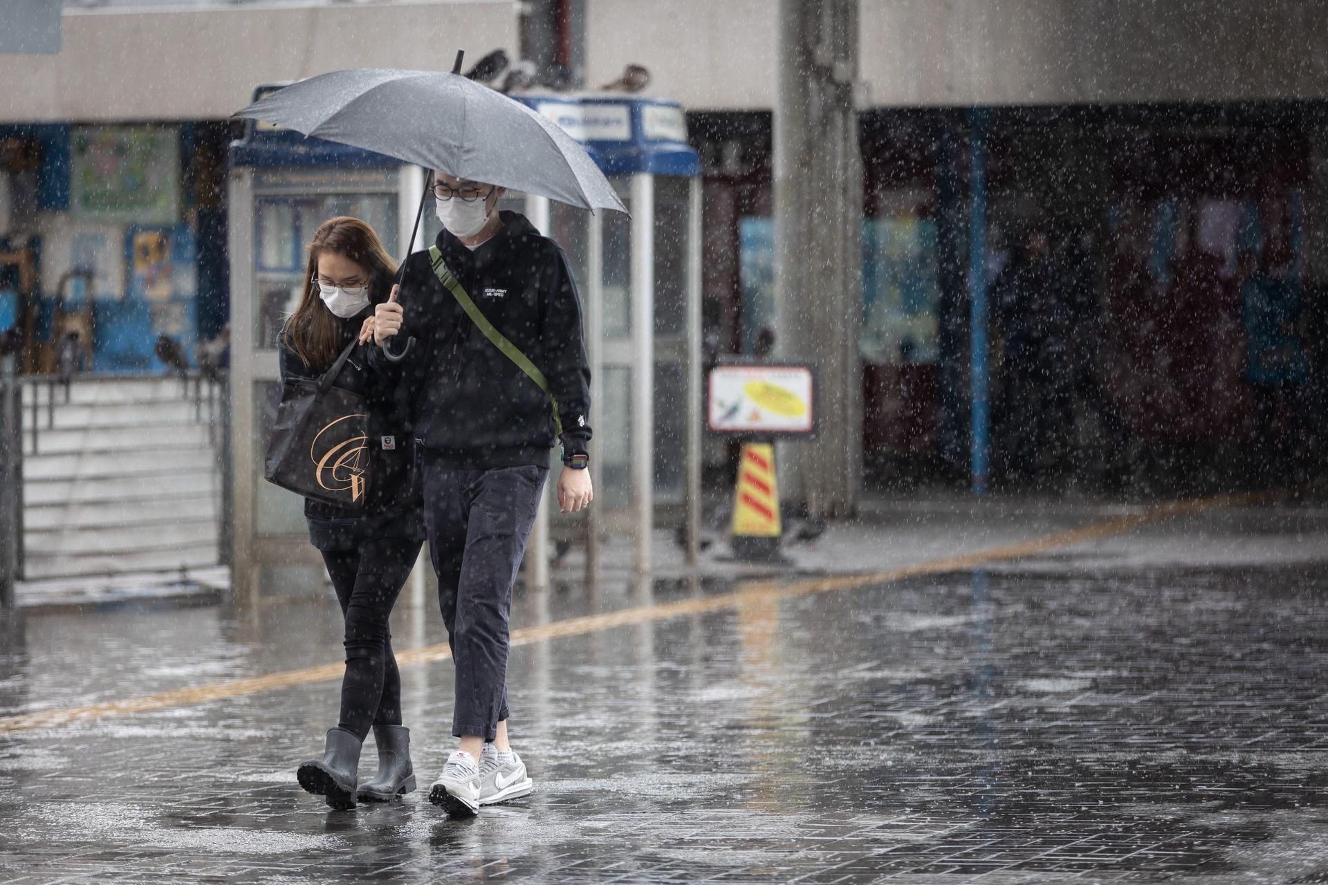 The northeast monsoon hits the observatory and is expected to drop 10