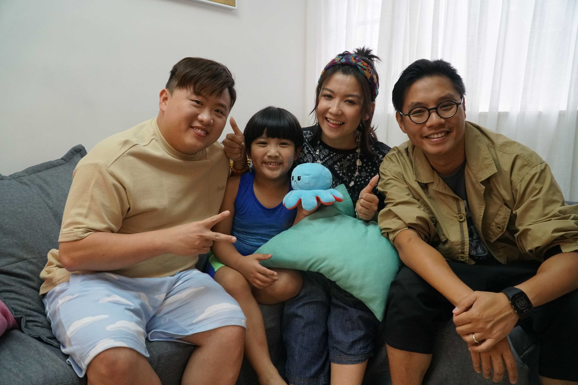 與練美娟及ERROR成員肥仔飾演一家人。(資料圖片) 與練美娟及ERROR成員肥仔飾演一家人。(資料圖片)