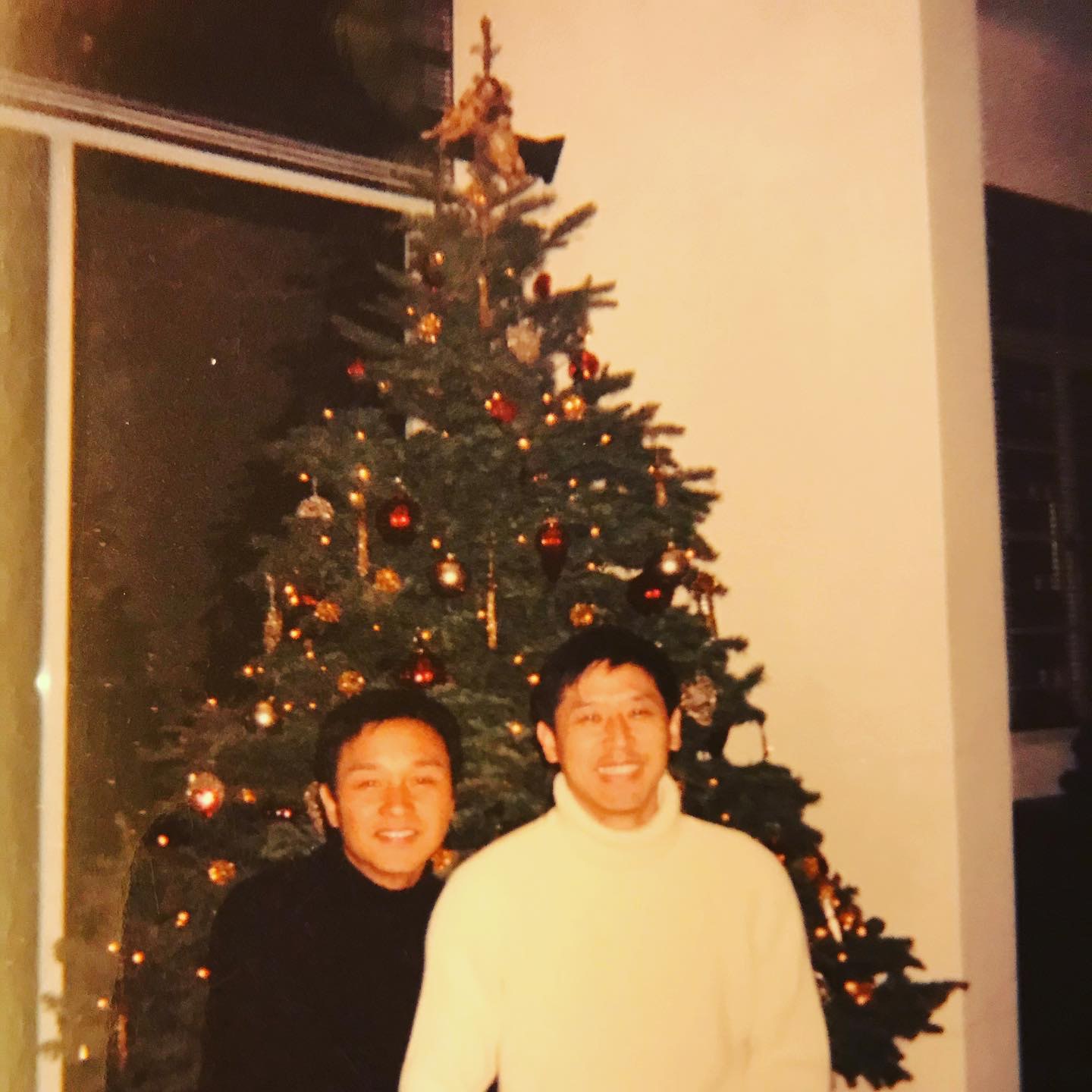 張國榮逝世19周年|哥哥生前摯愛唐鶴德(唐唐)在每逢聖誕夜前都會上載兩人的合照。(IG@dhttong) 張國榮逝世19周年|哥哥生前摯愛唐鶴德(唐唐)在每逢聖誕夜前都會上載兩人的合照。(IG@dhttong)