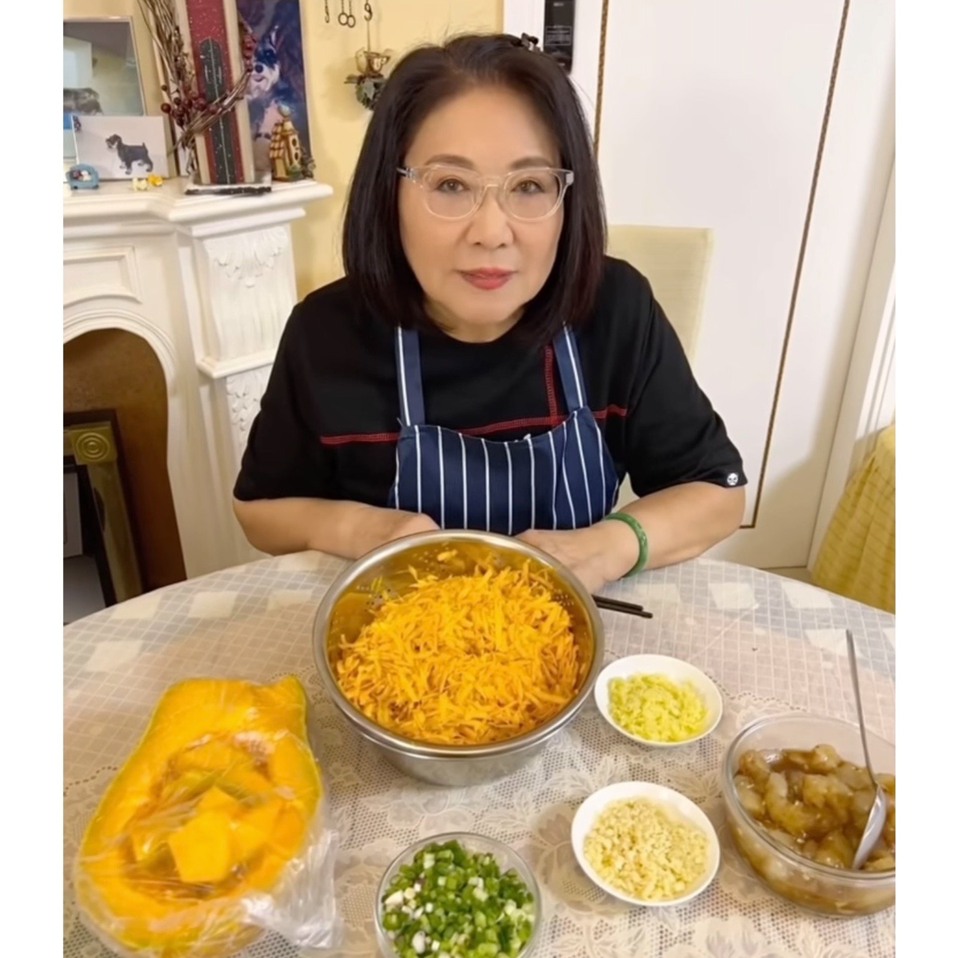 司棋姐的女兒很愛吃番瓜鍋貼,而她就拍片將食譜分享給觀眾。(Instagram:leeszekee) 司棋姐的女兒很愛吃番瓜鍋貼,而她就拍片將食譜分享給觀眾。(Instagram:leeszekee)