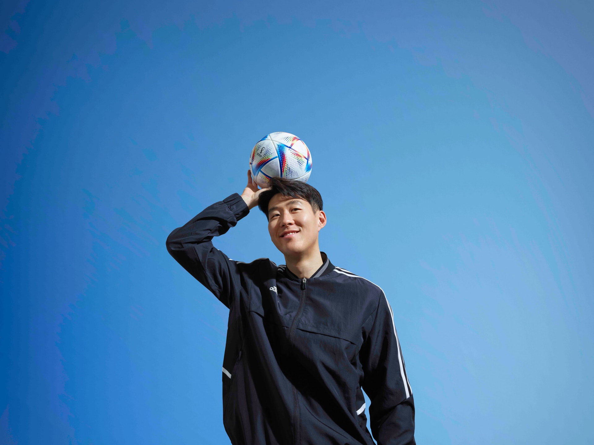 孫興慜為新足球拍攝宣傳照。(adidas) 孫興慜為新足球拍攝宣傳照。(adidas)