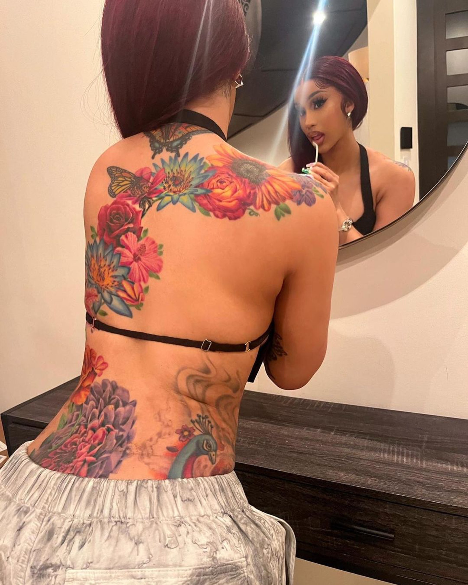 Cardi B是美國知名饒舌歌手,其大膽衣著及言論常常造成話題。(IG@iamcardib) Cardi B是美國知名饒舌歌手,其大膽衣著及言論常常造成話題。(IG@iamcardib)