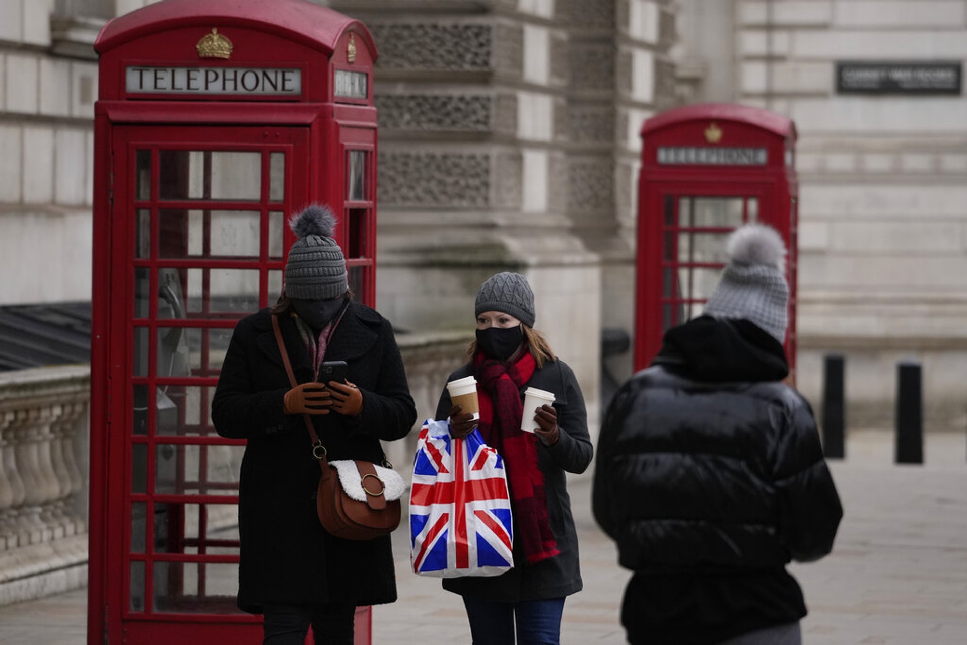 英國發現一種暫名為「XE」的新變種病毒株,傳播力恐更高。(資料圖片) 英國發現一種暫名為「XE」的新變種病毒株,傳播力恐更高。(資料圖片)
