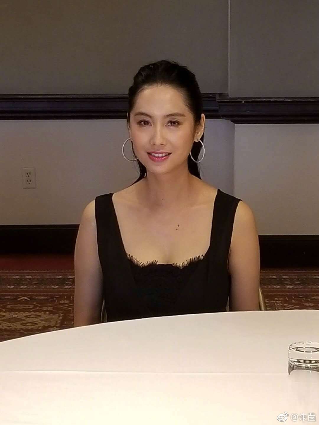 朱茵至今依然係女神。(微博圖片)