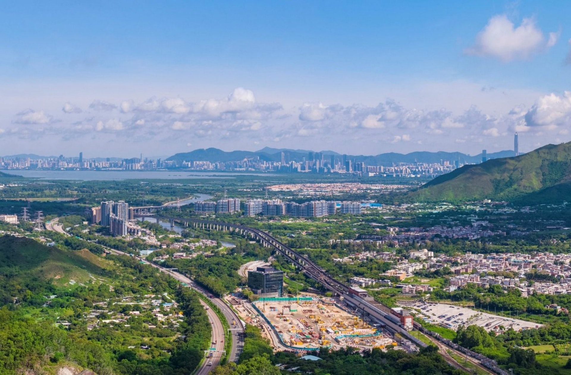 港鐵錦上路站一帶。(資料圖片) 港鐵錦上路站一帶。(資料圖片)