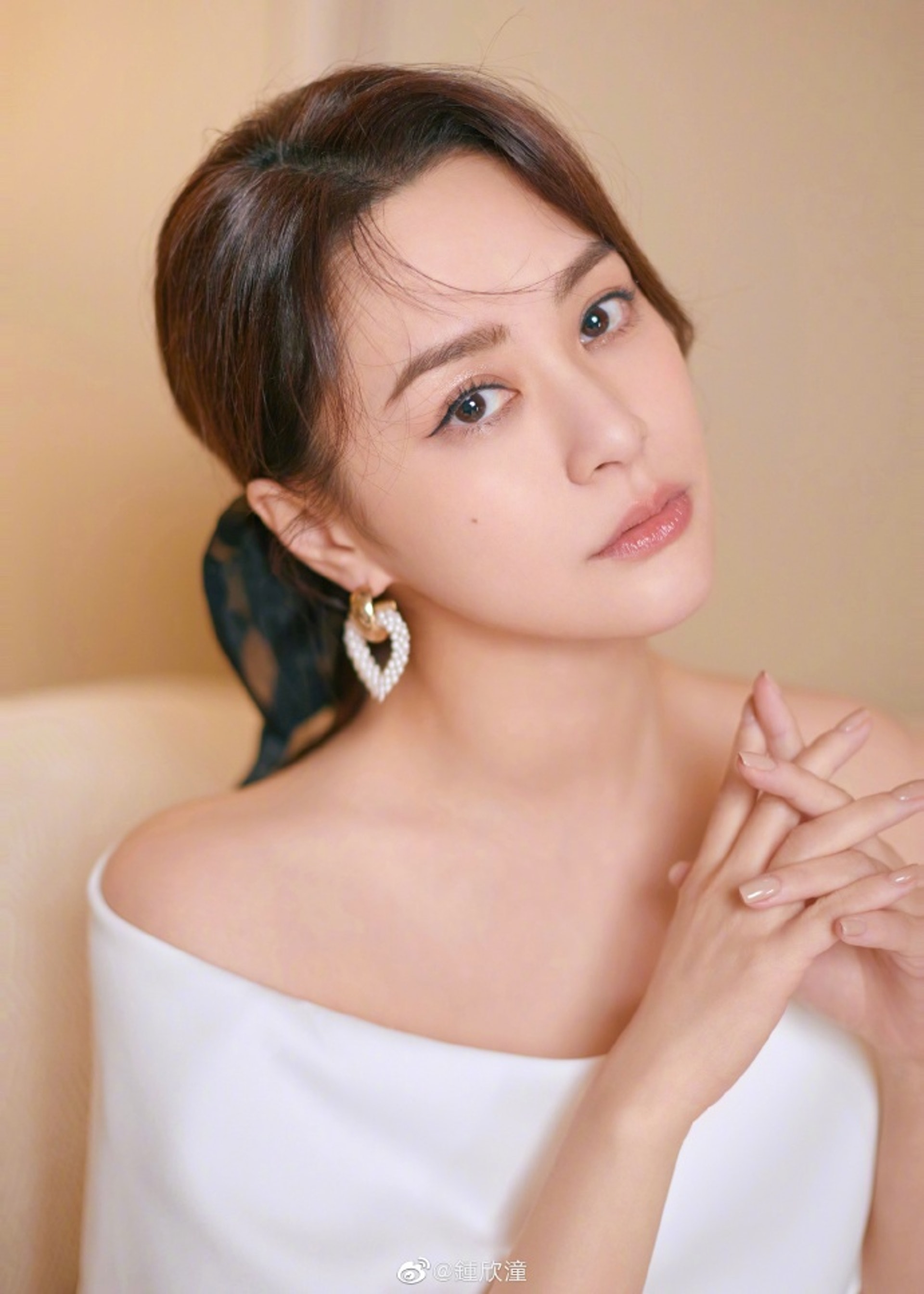 鍾欣潼(阿嬌)在前年與台灣「醫界王陽明」賴弘國離婚後,坦言享受單身生活,更曾透露:「男人不可靠」的愛情金句。(鍾欣潼@微博) 鍾欣潼(阿嬌)在前年與台灣「醫界王陽明」賴弘國離婚後,坦言享受單身生活,更曾透露:「男人不可靠」的愛情金句。(鍾欣潼@微博)