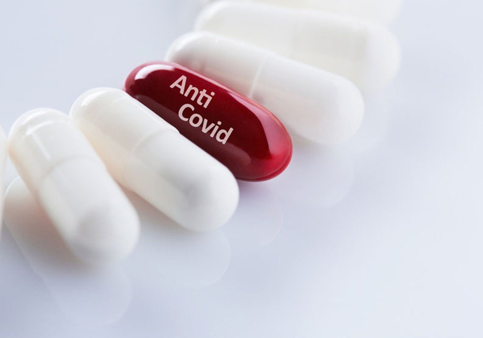 不少應對新冠肺炎的藥物雖然有效,但藥物畢竟有副作用。(圖片: shutterstock) 不少應對新冠肺炎的藥物雖然有效,但藥物畢竟有副作用。(圖片: shutterstock)