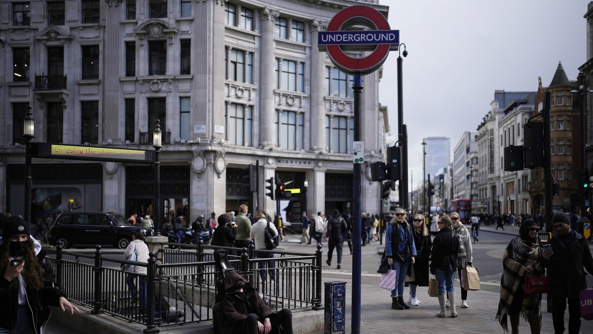 疫情|英國研究:英格蘭新冠病毒流行率創新高 免疫力下降是原因 疫情|英國研究:英格蘭新冠病毒流行率創新高 免疫力下降是原因