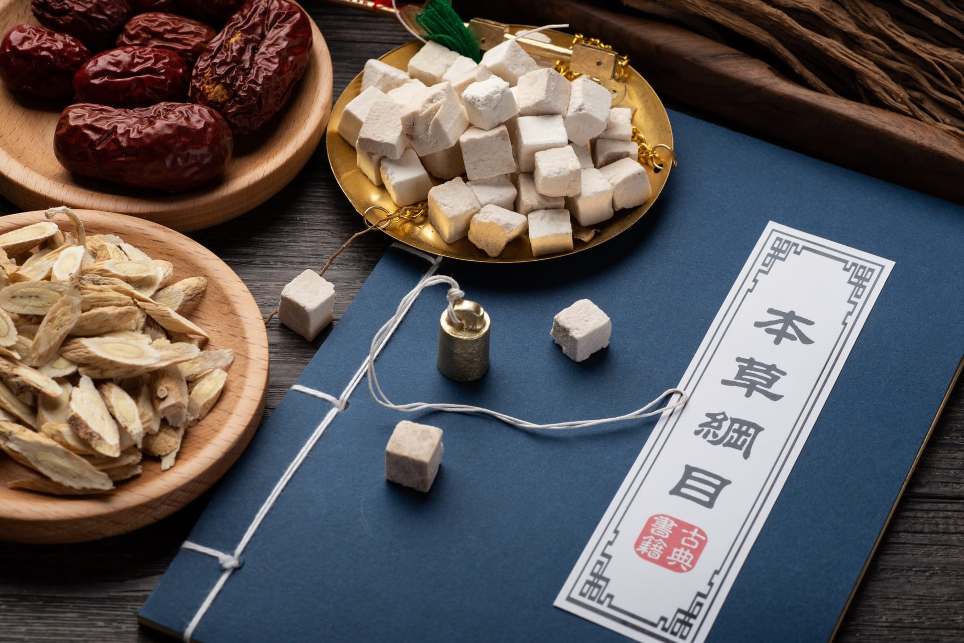 採中醫古法「芳香避穢」研製的「尚芳保健」消毒噴霧,可舒緩新冠呼吸道不適。 採中醫古法「芳香避穢」研製的「尚芳保健」消毒噴霧,可舒緩新冠呼吸道不適。