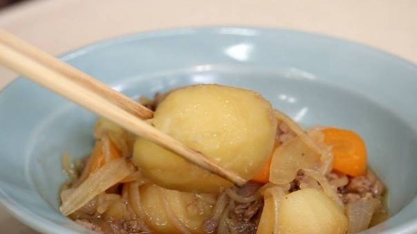 薯仔燉肉食譜|日本經典料理從失敗中誕生!做法簡單切法是關鍵? 薯仔燉肉食譜|日本經典料理從失敗中誕生!做法簡單切法是關鍵?