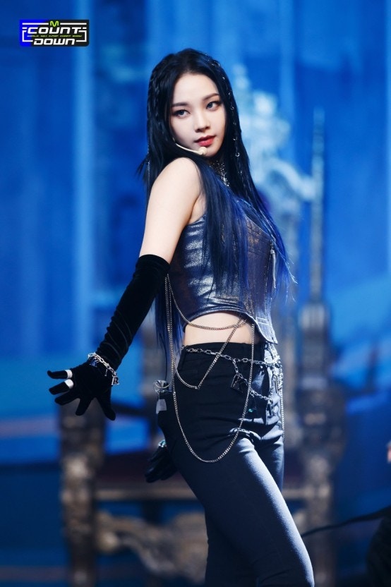 BLACKPINK世界巡演Jennie 12秒除剩Bra 法國第一夫人睇到眼瞏瞏