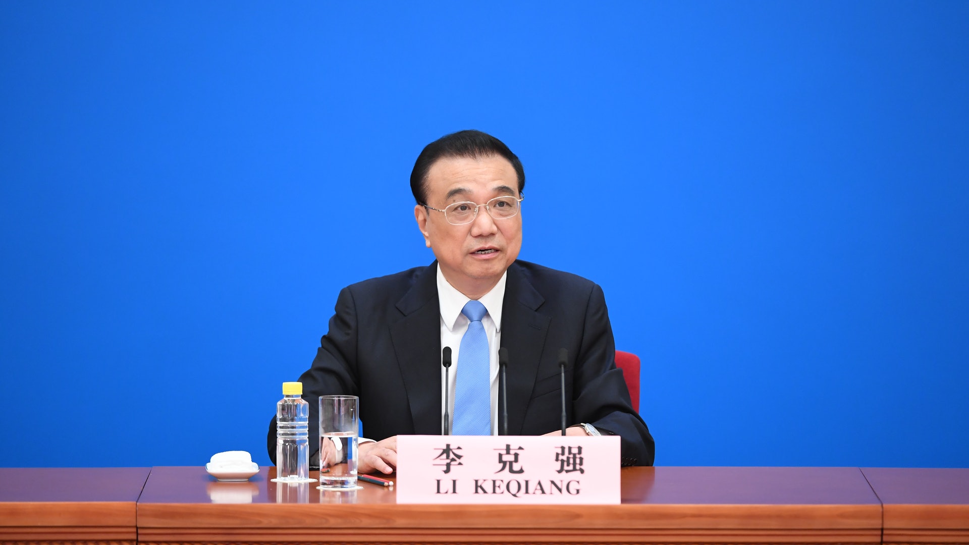 李克強:內地經濟運行面臨不確定性和挑戰 要加力研究新預案 李克強:內地經濟運行面臨不確定性和挑戰 要加力研究新預案