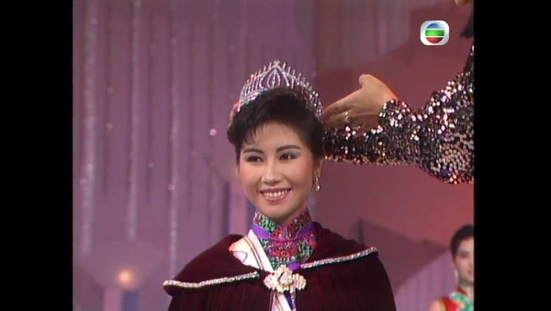 楊寶玲是1987年的香港小姐冠軍。(影片截圖) 楊寶玲是1987年的香港小姐冠軍。(影片截圖)