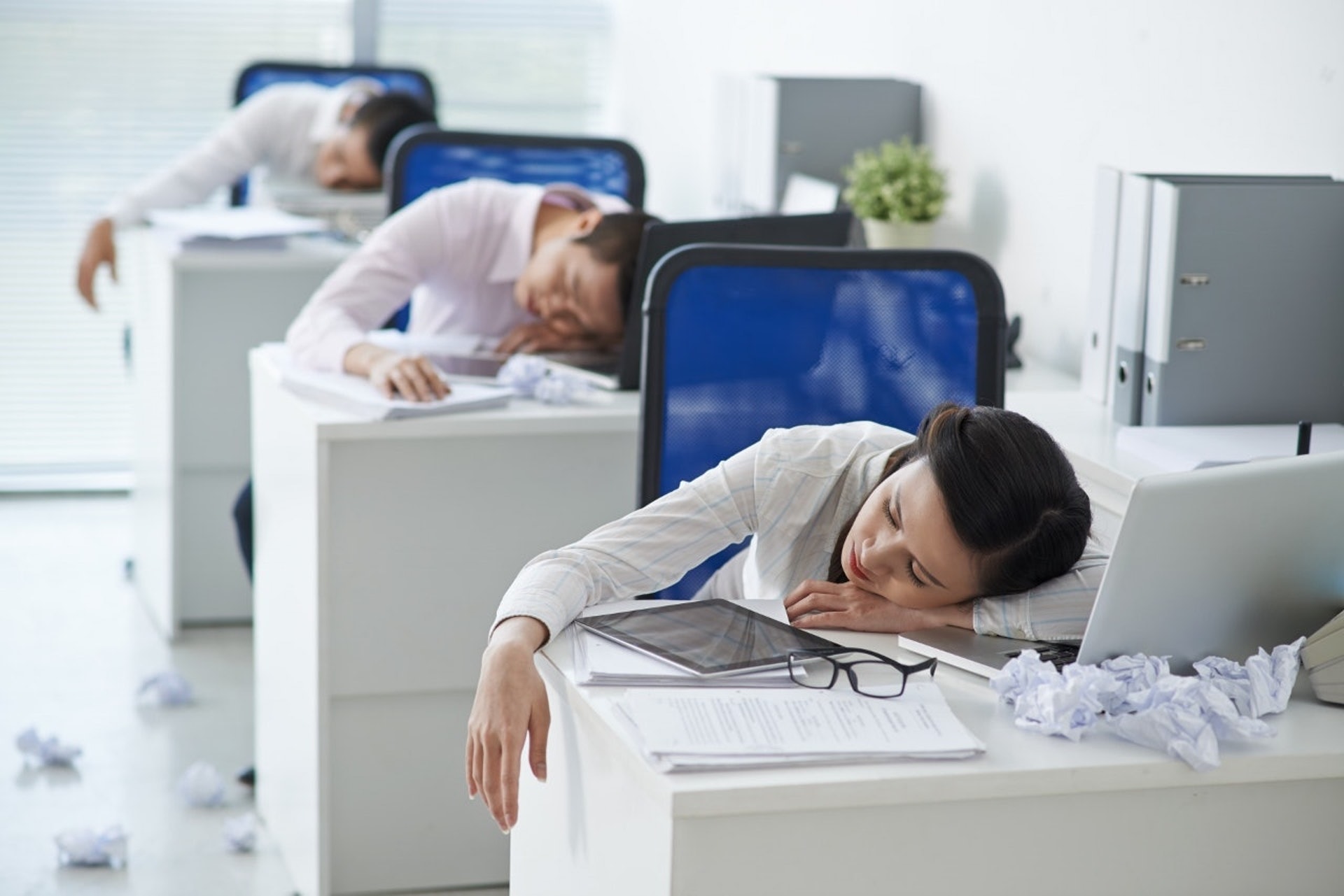 不少打工仔或會利用午膳時間爭取在辦公室少睡片刻。（資料圖片）