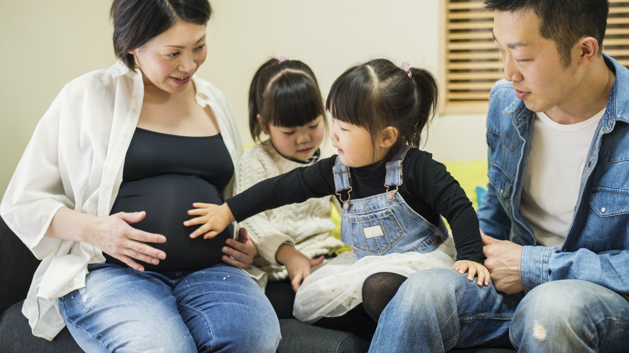 生育|犧牲事業、休息時間也誕三孩 人妻稱辛苦卻讓兒女更歡樂 生育|犧牲事業、休息時間也誕三孩 人妻稱辛苦卻讓兒女更歡樂