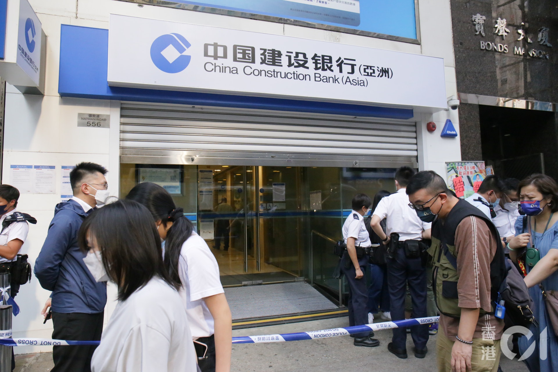 現場為彌敦道556號中國建設銀行(亞洲)。(林朗天攝)