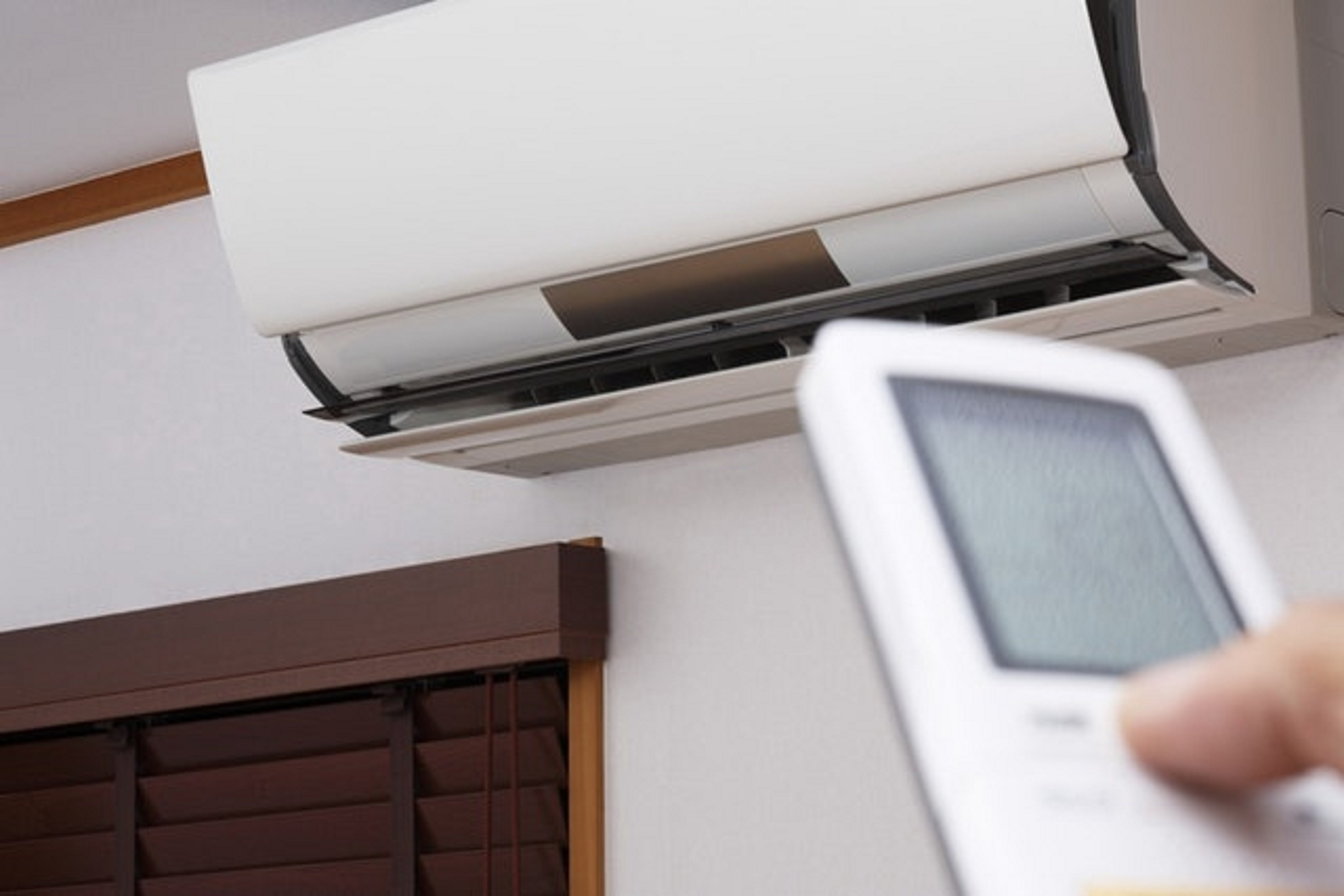 【酷熱天氣】「冷氣機應否開足一晚」掀論戰　定時最好set幾耐？