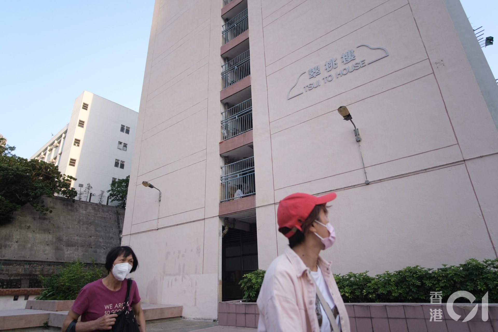 4月15日觀塘翠屏邨翠桃樓封區。(盧翊銘攝) 4月15日觀塘翠屏邨翠桃樓封區。(盧翊銘攝)