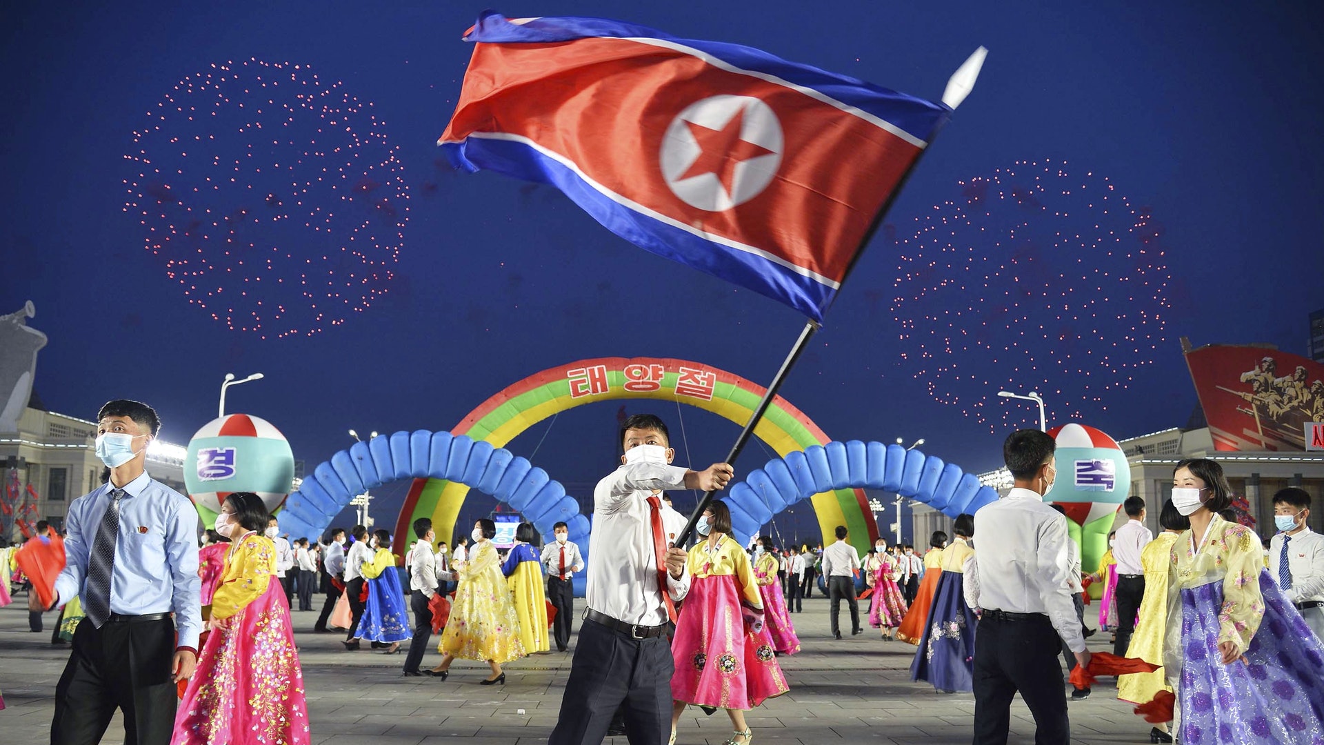 朝鮮舉辦大型舞會和煙花匯演慶祝太陽節 暫無閱兵迹象 朝鮮舉辦大型舞會和煙花匯演慶祝太陽節 暫無閱兵迹象