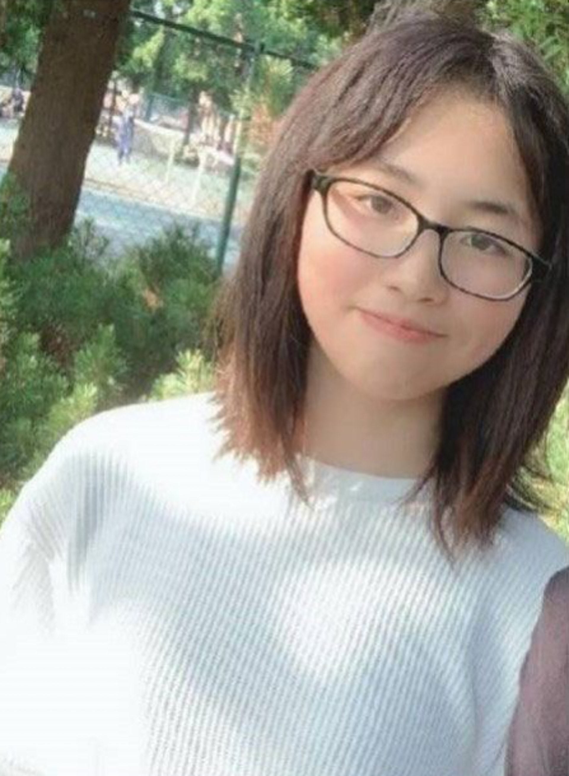 14歲女學生廣瀨爽彩去年被發現死於公園雪堆中,母親稱她長期受欺凌,涉事學校及教委會一度否認。(Twitter圖片/北海道放送截圖) 14歲女學生廣瀨爽彩去年被發現死於公園雪堆中,母親稱她長期受欺凌,涉事學校及教委會一度否認。(Twitter圖片/北海道放送截圖)