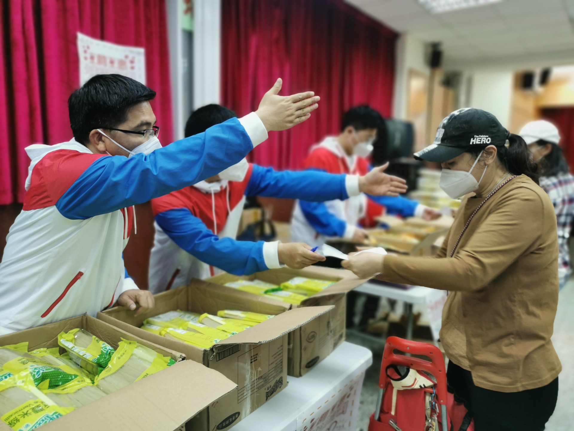 疫情 機構提供食物援助逾2 000人受惠九成為短期失業年輕家庭 疫情 機構提供食物援助逾2 000人受惠九成為短期失業年輕家庭