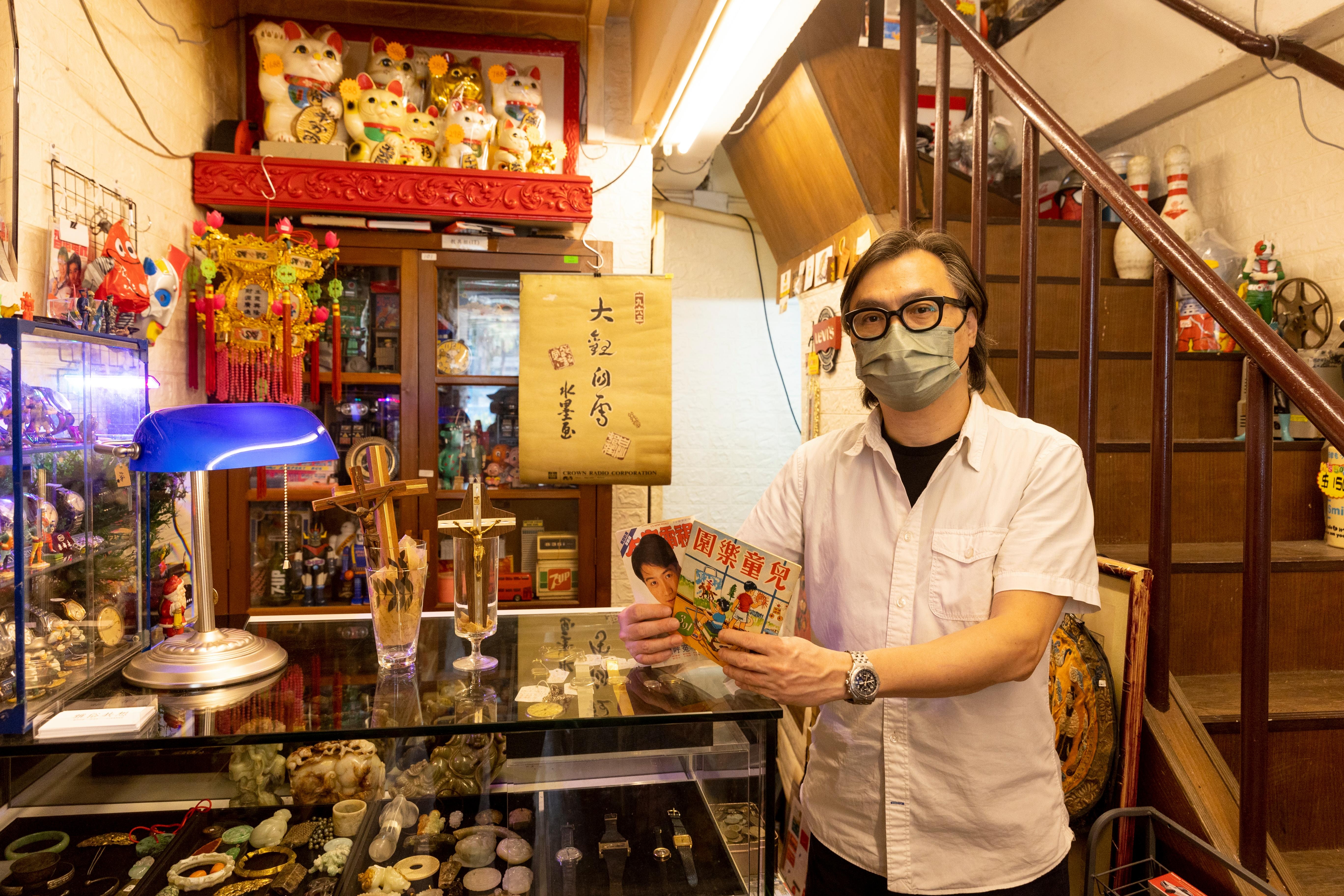 劉任輝稱從舊書刊雜誌或兒童刊物中，能尋回當年巿民慶祝昔日復活節的方式。（陳葦慈攝）
