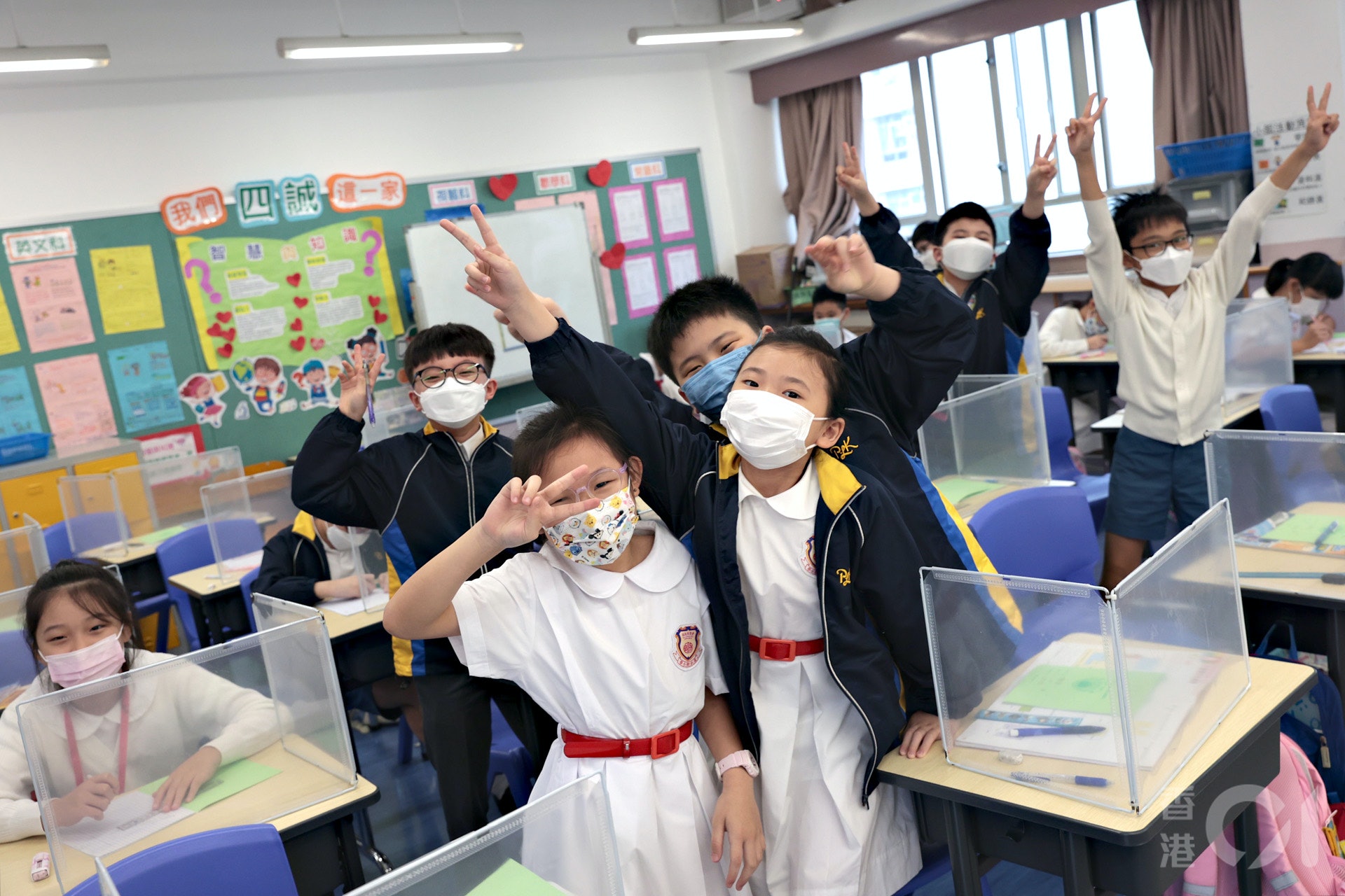 姚焯菲假期落雨冇街出出街食野扁晒咀打卡 姚焯菲假期落雨冇街出出街食野扁晒咀打卡
