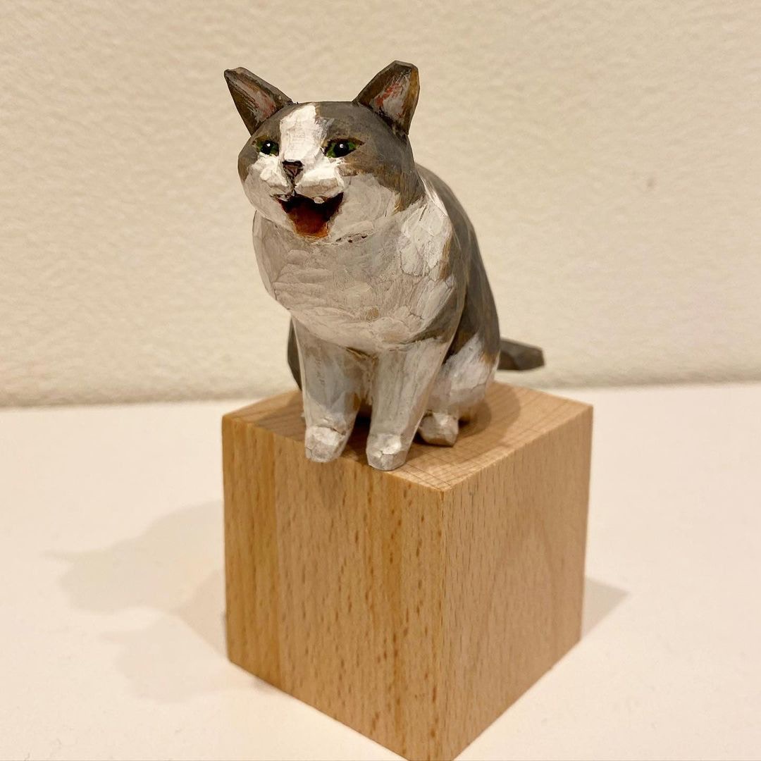 日本貓奴大叔雕刻家鬼斧神功掌上木雕完美呈現極可愛貓星人風采 日本貓奴大叔雕刻家鬼斧神功掌上木雕完美呈現極可愛貓星人風采