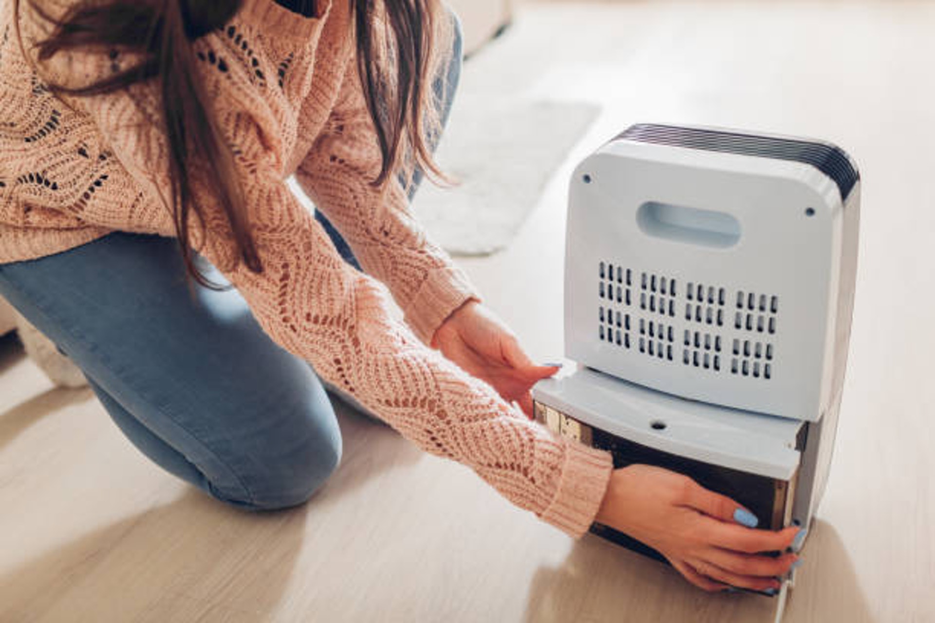 當濕氣過重時，就應以抽濕機維持室內環境乾爽 (圖片: iStockPhoto)