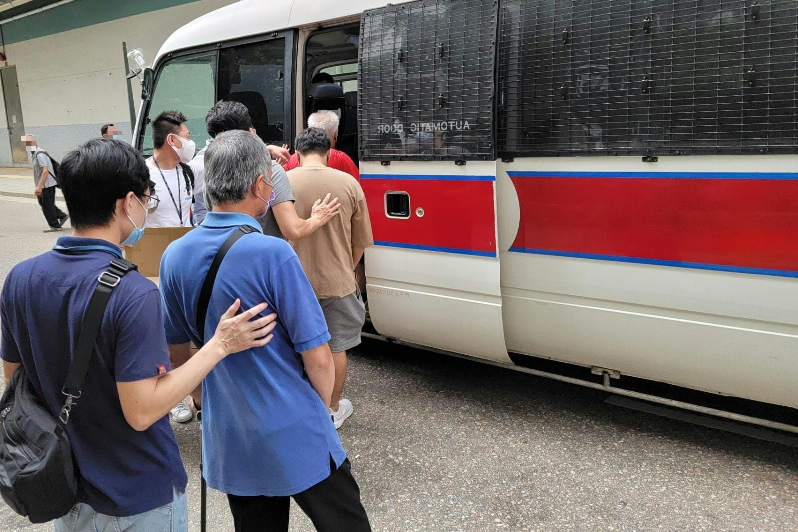 警黃大仙打擊街頭聚賭檢$480賭款　4男被捕　「塘邊鶴」同被罰款