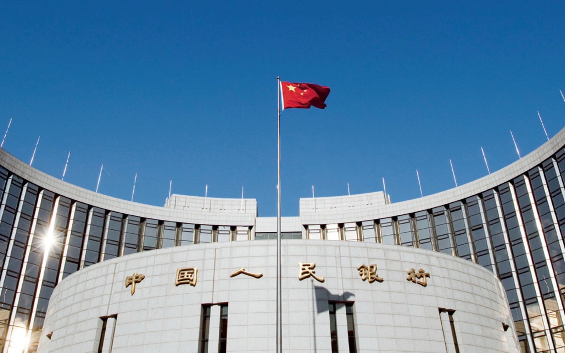 新一輪疫情爆發後,中國人民銀行加快了貨幣寬鬆步伐。(視覺中國) 新一輪疫情爆發後,中國人民銀行加快了貨幣寬鬆步伐。(視覺中國)